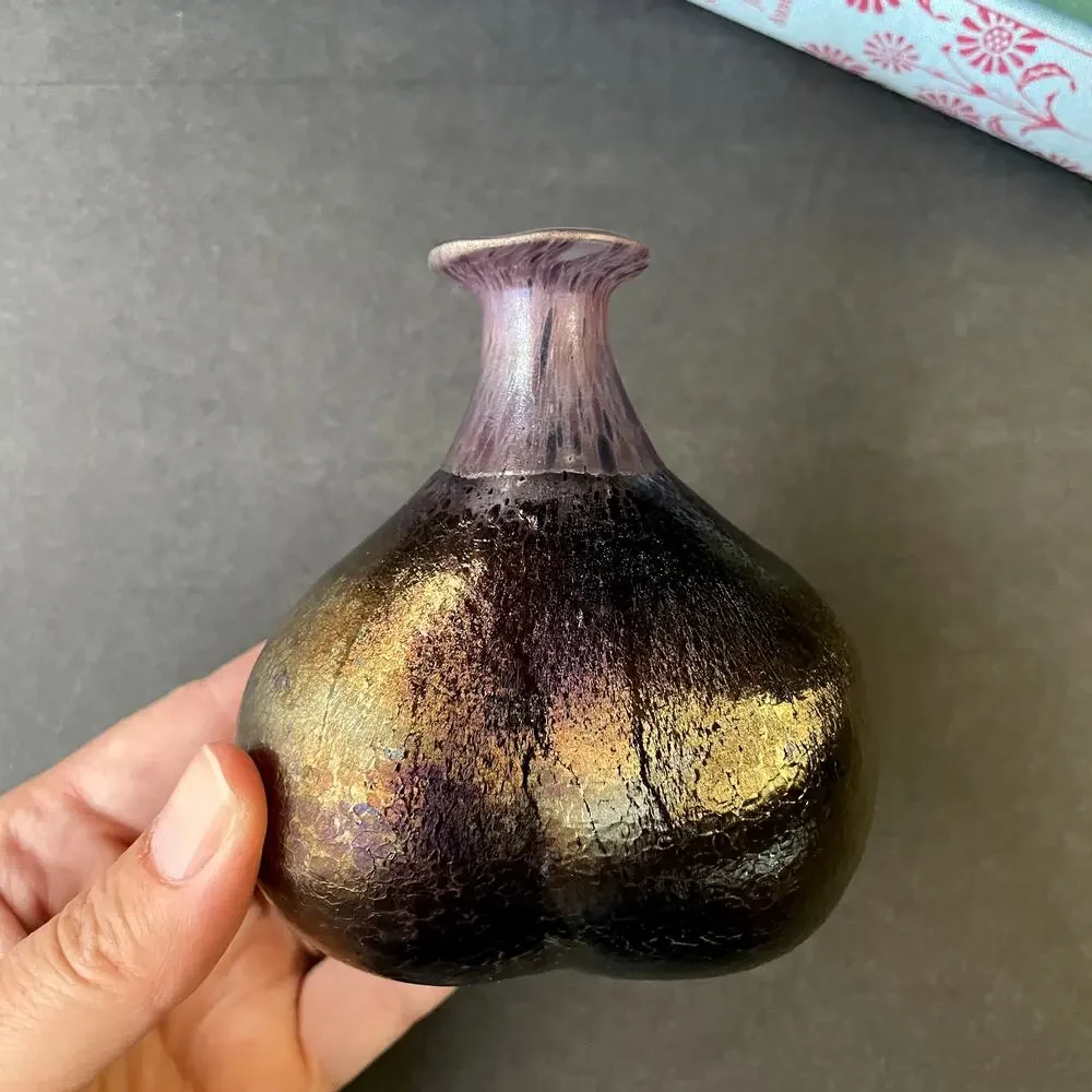 Kosta Boda Bertil Vallien Volcano Vase Buttocks Iridescent Signed